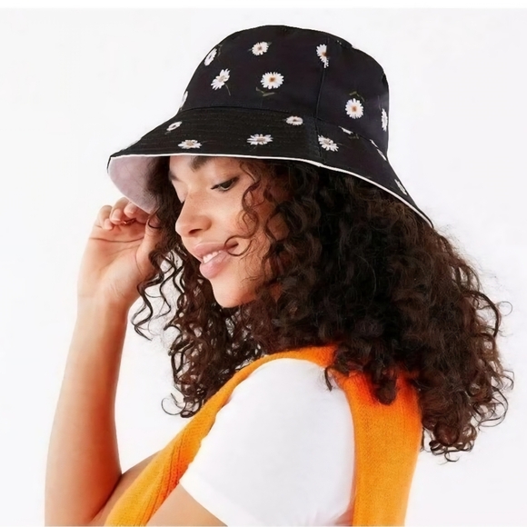 Alice + Olivia Bucket Hat Reversible - Picture 3 of 9